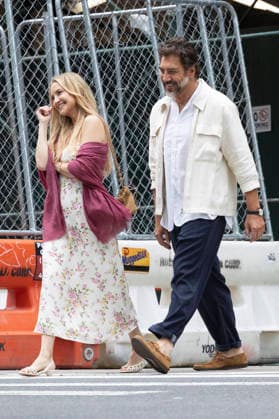 Kate Hudson und Javier Bardem bei den Dreharbeitem zum Kinofilm Hello & Paris in Downtown Manhattan. New York, 23.06.2026 *** Kate Hudson and Javier Bardem on the set of the movie *Hello Paris* in Downtown Manhattan, New York, June 23, 2026 Foto:xJ.xShorex xFuturexImagex hello_6630