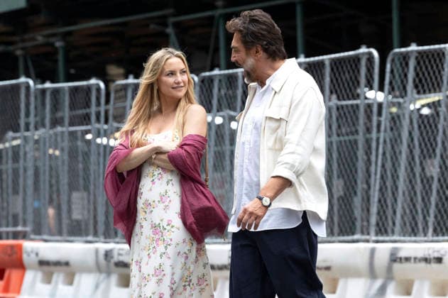 Kate Hudson und Javier Bardem bei den Dreharbeitem zum Kinofilm Hello & Paris in Downtown Manhattan. New York, 23.06.2026 *** Kate Hudson and Javier Bardem on the set of the movie *Hello Paris* in Downtown Manhattan, New York, June 23, 2026 Foto:xJ.xShorex xFuturexImagex hello_6631