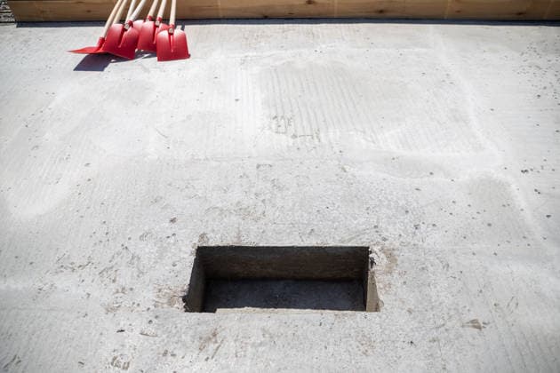 Loch im Fundament für die Grundsteinlegung am Schulzentrum GER, Grundsteinlegung, Inklusives Schulzentrum Am Ellernholzteich, Greifswald, Schule, Hochbau, Schulbau, Neubau, Zeitkapsel *** Hole in the foundation for the cornerstone laying ceremony at the GER School Center, cornerstone laying ceremony, Inclusive School Center Am Ellernholzteich, Greifswald, school, building construction, school construction, new construction, time capsule