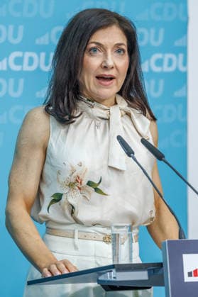 Katherina Reiche Bundesministerin fuer Wirtschaft und Energie bei einem Werkstattgespraech Industriestandort Deutschland: Klimaschutz, Wettbewerbsfaehigkeit und die neue geopolitische Lage Katherina Reiche Bundesministerin fuer Wirtschaft und Energie bei einem Werkstattgespraech Industriestandort Deutschland: Klimaschutz, Wettbewerbsfaehigkeit und die neue geopolitische Lage am 24.06.2026 im Konrad-Adenauer-Haus in Berlin. Berlin Deutschland *** Katherina Reiche, Federal Minister for Economic Affairs and Energy, at a workshop discussion titled Germany as an Industrial Hub: Climate Protection, Competitiveness, and the New Geopolitical Situation Katherina Reiche, Federal Minister for Economic Affairs and Energy, at a workshop discussion t