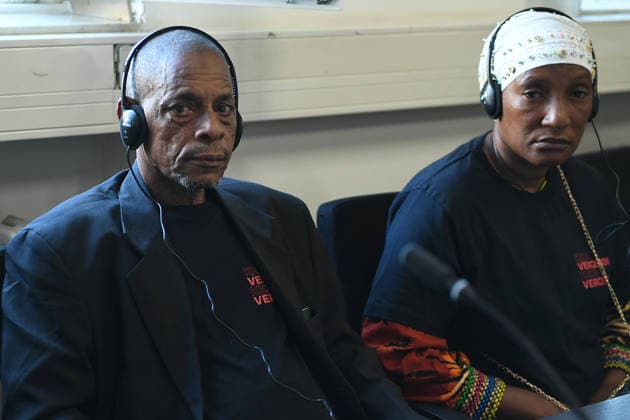 Prozess gegen 9 Polizeibeamte am 24.06.2026 im Landgericht in Duisburg Die Eltern von Ibrahima Barry Die Staatsanwaltschaft wirft den neun Angeklagten (fünf Polizeibeamte, vier Polizeibeamtinnen) gemeinschaftliche gefährliche Körperverletzung im Amt bei einem Polizeieinsatz im Flüchtlingsdorf Saarn in Mülheim an der Ruhr am 06.01. 2024 vor. Bei den Angeklagten handelt es sich um Polizeibeamte des Polizeipräsidiums Essen, die zum Tatzeitpunkt auf der Wache Mülheim an der Ruhr tätig gewesen sein sollen. *** Trial of 9 police officers on June 24, 2026, at the Regional Court in Duisburg. The parents of Ibrahima Barry. The prosecution accuses the nine defendants—five police officers, four female police officers, with jointly committ xRx