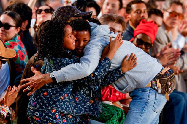 Fashion designer Pharrell Williams with his wife Helen Lasichanh and their children at the Louis Vuitton Men’s Ready-to-Wear Spring Summer 2027 fashion show during Paris Fashion Week at the Cité Internationale Universitaire de Paris, France, on June 23, 2026 Bestimage Fashion designer Pharrell Williams hugs his family on the runway during the Louis Vuitton Men’s Spring Summer 2027 fashion show as part of Paris Fashion Week on June 23, 2026, in Paris, France Paris, France  Copyright: xAgencex xBestimagexAgencex xBestimagex