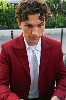 Tom Holland and his wife Zendaya spend time with their fans as they leave the Shangri-La Hotel before the Paris premiere of the film *Spider-Man: Brand New Day*, June 24, 2026. Gedeon Taieb, Bestimage. Tom Holland and his wife Zendaya spend time with fans as they leave the Shangri-La Hotel before the Paris premiere of the film *Spider-Man: Brand New Day* on June 24, 2026, in Paris, France.  Copyright: xGedeonxTaiebx xBestimagexGedeonxTaiebx xBestimagex