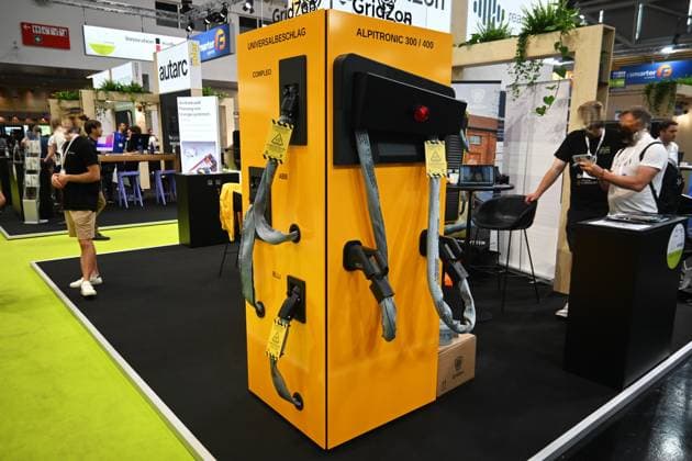 Die Intersolar Europe findet bis Donnerstag, den 25. Juni 2026 auf der Messe München statt. Sie ist die weltweit führende Fachmesse für die Solarwirtschaft und der grösste Teil von The smarter E Europe, Europas grösster Messeallianz für die Energiewirtschaft. Foto: Alpitronic ist ein führender italienischer Hersteller von Leistungselektronik und europäischer Marktführer bei DC-Schnellladestationen für die Elektromobilität. Das Unternehmen ist für seine hocherfolgreiche Produktlinie Hypercharger bekannt. *** Intersolar Europe will take place at the Munich Trade Fair Center through Thursday, June 25, 2026. It is the world’s leading trade fair for the solar industry and the largest component of The smarter E Europe, Europe’s large