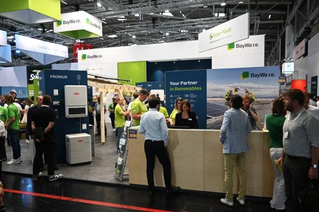 Die Intersolar Europe findet bis Donnerstag, den 25. Juni 2026 auf der Messe München statt. Sie ist die weltweit führende Fachmesse für die Solarwirtschaft und der grösste Teil von The smarter E Europe, Europas grösster Messeallianz für die Energiewirtschaft. Foto: Messestand BayWa r.e. - Projektentwickler in den Bereichen Wind, Solar und Batteriespeicher. *** Intersolar Europe will take place at the Munich Trade Fair Center through Thursday, June 25, 2026. It is the world’s leading trade fair for the solar industry and the largest component of The smarter E Europe, Europe’s largest trade fair alliance for the energy industry. Photo: BayWa r e booth—project developers in the fields of wind, solar, and battery storage
