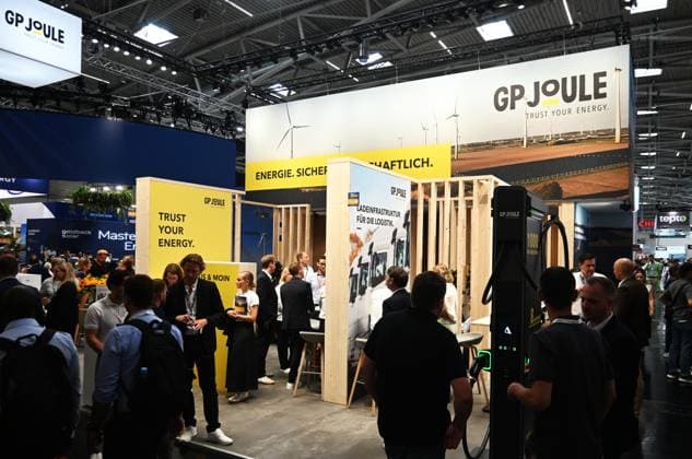 Die Intersolar Europe findet bis Donnerstag, den 25. Juni 2026 auf der Messe München statt. Sie ist die weltweit führende Fachmesse für die Solarwirtschaft und der grösste Teil von The smarter E Europe, Europas grösster Messeallianz für die Energiewirtschaft. Foto: Messestand GP Joule, Energieversorger *** Intersolar Europe will take place at the Munich Trade Fair Center through Thursday, June 25, 2026. It is the world’s leading trade fair for the solar industry and the largest component of The smarter E Europe, Europe’s largest trade fair alliance for the energy sector. Photo: GP Joule booth, energy provider