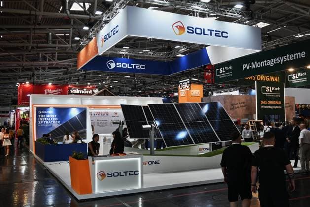Die Intersolar Europe findet bis Donnerstag, den 25. Juni 2026 auf der Messe München statt. Sie ist die weltweit führende Fachmesse für die Solarwirtschaft und der grösste Teil von The smarter E Europe, Europas grösster Messeallianz für die Energiewirtschaft. Foto: Messestand Soltec *** Intersolar Europe will take place at the Munich Trade Fair Center through Thursday, June 25, 2026. It is the world’s leading trade fair for the solar industry and the largest component of The smarter E Europe, Europe’s largest trade fair alliance for the energy sector. Photo: Soltec booth
