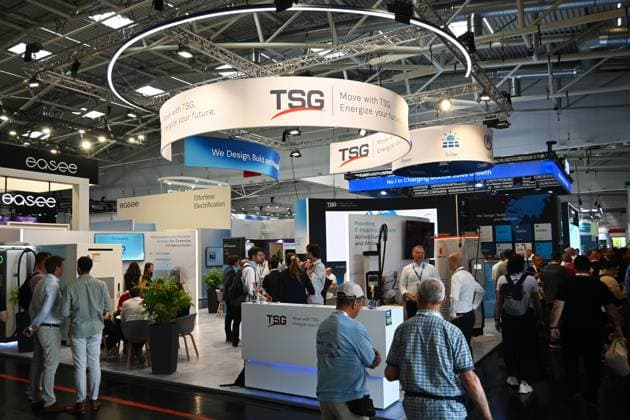 Die Intersolar Europe findet bis Donnerstag, den 25. Juni 2026 auf der Messe München statt. Sie ist die weltweit führende Fachmesse für die Solarwirtschaft und der grösste Teil von The smarter E Europe, Europas grösster Messeallianz für die Energiewirtschaft. Foto: Messestand TSG. TSG Solar ist ein führender Lösungsanbieter, der sich auf die Planung, Installation und Wartung von Photovoltaikanlagen konzentriert *** Intersolar Europe will take place at the Munich Trade Fair Center through Thursday, June 25, 2026. It is the world’s leading trade fair for the solar industry and the largest component of The smarter E Europe, Europe’s largest trade fair alliance for the energy industry. Photo: TSG booth. TSG Solar is a leading solutions
