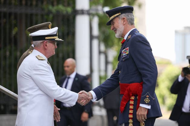 The King Presides Over the Closing Ceremony of the General Staff Course at CESEDEN King Felipe VI greets the Chief of the General Staff of the Armed Forces (JEMAD), Teodoro Esteban López, before the start of the closing ceremony for the 27th General Staff Course at the Higher School of the Armed Forces (ESFAS), at the headquarters of the Higher Center for National Defense Studies (CESEDEN), on June 24, 2026, in Madrid, Spain. This solemn military ceremony, presided over by the King, serves to present graduation diplomas to the national and allied officers who make up this new class of strategic military leaders. Alejandro Martínez Vé, Spain  Copyright: xAlejandroxMartinezxVÃ lezx 7620259