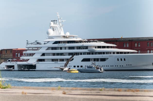 Superyacht Boardwalk moored in the port of Naples NAPLES, ITALY - JUNE 24: Superyacht Boardwalk of U.S. Ambassador to Italy Tilman Fertitta is moored in the port of Naples, Italy, on June 24, 2026. Tilman Fertitta reportedly expressed his intention to anchor near St. Mark’s Basin during the Redentore celebrations in Venice, sparking protests from environmental groups and civic organizations. While waiting to see what the Venetian authorities’ final decision will be, Fertitta has chosen Naples as his base. Eliano Imperato Anadolu Naples Italy. Editorial use only. Please get in touch for any other usage.  Copyright: x2026xAnadoluxElianoxImperatox