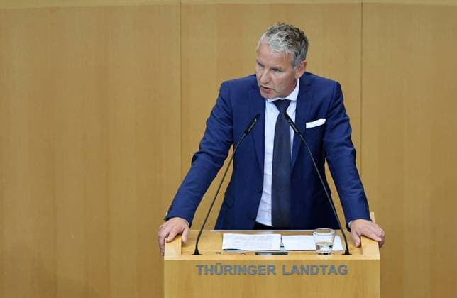 Plenum Thueringer Landtag 24.06.2026, Erfurt, Thueringer Landtag, 46. Plenarsitzung, Sonderplenum - Bundesparteitag der AfD vor rechtswidrigen Blockaden und politischer Einschuechterung schuetzen im Bild: Fraktionsvorsitzender Bjoern Hoecke (AfD) am Rednerpult *** Plenary Session of the Thuringian State Parliament, June 24, 2026, Erfurt, Thuringian State Parliament, 46th Plenary Session, Special Plenary Session: Protecting the AfD Federal Party Convention from Illegal Blockades and Political Intimidation; pictured: AfD parliamentary group leader Björn Hoecke at the lectern