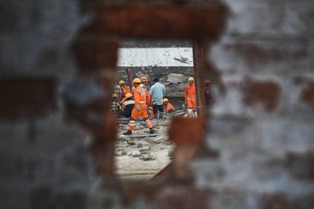 Under Construction Warehouse Collapsed In Kolkata Members of the National Disaster Response Force (NDRF) search for victims at the site of a collapsed under-construction warehouse in the Taratala area of Kolkata, India, on June 24, 2026. At least five people are killed after the structure collapses, and rescue operations are underway with support from the Indian Army s Eastern Command. Kolkata India  Copyright: xDebajyotixChakrabortyx originalFilename: chakraborty-notitle260624_npVoY.jpg