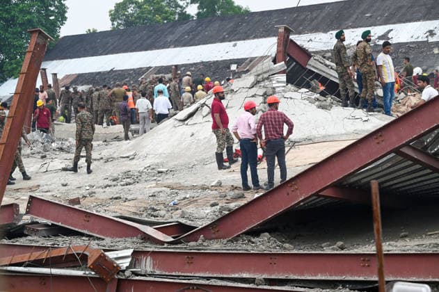 KOLKATA, INDIA - JUNE 24: NDRF and Army rescue personnel continue search and rescue survivor and victims from the collapsed warehouse at Taratala, Brace Bridge on June 24, 2026 in Kolkata, India. Five people were killed and 20 others injured after a 32,000 sq ft under-construction warehouse at Taratala came crashing down around 11.30 am on Wednesday, burying around 40 labourer under tonnes of concrete slabs, mangled iron beams, steel and corrugated tin sheets. (Photo by Samir Jana Hindustan Times) 5 Dead In Kolkata Warehouse Collapse