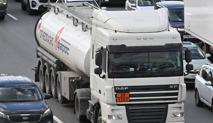 Russia Gasoline Shortages 9194511 24.06.2026 A fuel truck drives along a street in Moscow, Russia. Since June 23, cargo permits for fuel truck drivers entering Moscow and traveling within the city were temporarily suspended. The measure was introduced at the request of gas station chain owners to ensure uninterrupted fuel supplies. Ilya Pitalev Sputnik Moscow Russia  Copyright: xIlyaxPitalevx