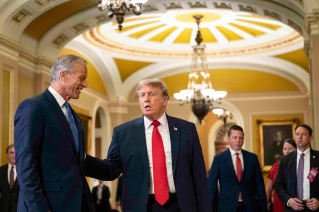 June 24, 2026, Washington, District Of Columbia, USA: United States President Donald J Trump walks through in the Ohio Clock Corridor outside the US Senate Chamber in the US Capitol in Washington, DC, USA, with US Senate Majority Leader John Thune (Republican of South Dakota) en route to the US Senate Republican luncheon on Wednesday, June 24, 2026 Washington USA - ZUMAs152 20260624_faa_s152_019 Copyright: xAndrewxThomasx