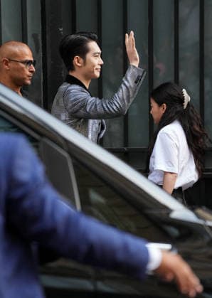 Yu Shi, also known as Yosh, at the Dior Homme Spring Summer 2027 Ready-to-Wear fashion show during Paris Fashion Week on June 24, 2026. Anne Sophie Guebey, Bestimage. Celebrities at the Dior Homme Spring Summer 2027 Ready-to-Wear fashion show during Paris Fashion Week on June 24, 2026, Paris, France  Copyright: xAnne-SophiexGuebeyx xBestimagexAnne-SophiexGuebeyx xBestimagex