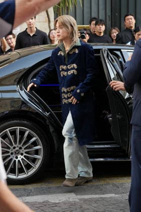 Jimin at the Dior Homme Spring Summer 2027 Ready-to-Wear fashion show during Paris Fashion Week on June 24, 2026. Anne Sophie Guebey, Bestimage. Celebrities at the Dior Homme Spring Summer 2027 Ready-to-Wear fashion show during Paris Fashion Week on June 24, 2026, Paris, France  Copyright: xAnne-SophiexGuebeyx xBestimagexAnne-SophiexGuebeyx xBestimagex