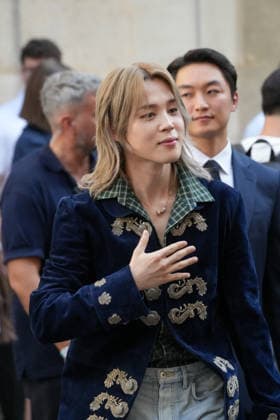 Jimin at the Dior Homme Spring Summer 2027 Ready-to-Wear fashion show during Paris Fashion Week on June 24, 2026. Anne Sophie Guebey, Bestimage. Celebrities at the Dior Homme Spring Summer 2027 Ready-to-Wear fashion show during Paris Fashion Week on June 24, 2026, Paris, France  Copyright: xAnne-SophiexGuebeyx xBestimagexAnne-SophiexGuebeyx xBestimagex
