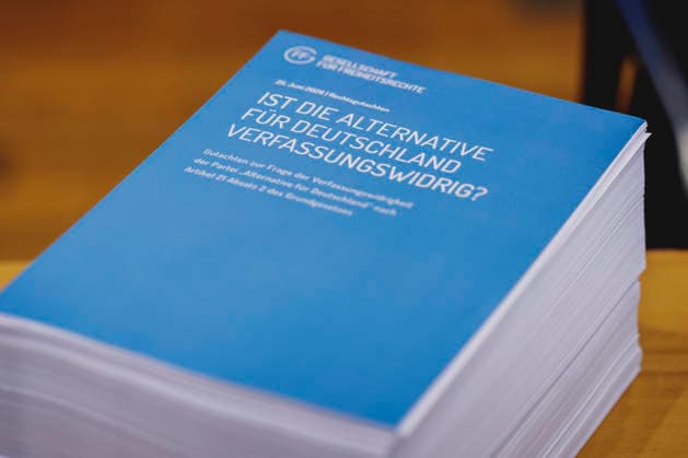 Gutachten zu einer moeglichen Verfassungswidrigkeit der AfD in der Bundespressekonferenz in Berlin, 25.06.2026. Berlin Deutschland *** Expert opinion on the possible unconstitutionality of the AfD at the Federal Press Conference in Berlin, June 25, 2026, Berlin, Germany Copyright: xFlorianxGaertnerx