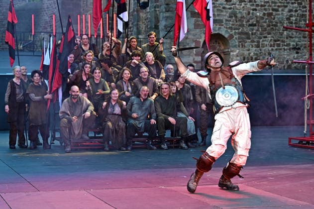 Bad Hersfelder Festspiele - Parzival . Schauspieler Bijan Zamani während der Fotoprobe zur Inszenierung Parzival im Rahmen der Bad Hersfelder Festspiele am 24.06.2026 in der Stiftsruine Bad Hersfeld. 20260624MWI129731 *** Bad Hersfeld Festival: Parzival actor Bijan Zamani during the photo shoot for the production of Parzival as part of the Bad Hersfeld Festival on June 24, 2026, at the Bad Hersfeld Abbey Ruins 20260624MWI129731