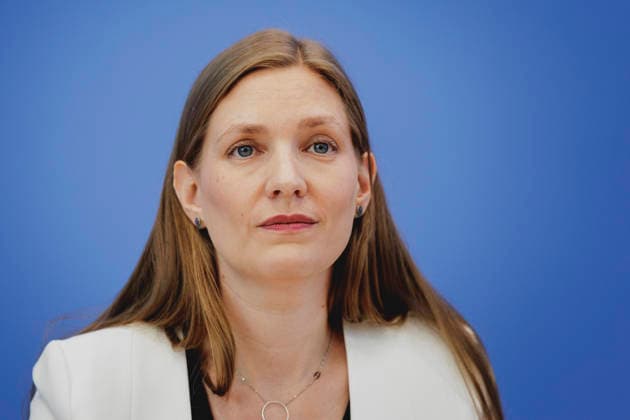 Dana-Sophia Valentiner, Vorstandsmitglied der Gesellschaft fuer Freiheitsrechte e.V. (GFF), aufgenommen im Rahmen der Vorstellung des Gutachtens zu einer moeglichen Verfassungswidrigkeit der AfD in der Bundespressekonferenz in Berlin, 25.06.2026. Berlin Deutschland *** Dana Sophia Valentiner, board member of the Society for Civil Liberties (GFF e.V.), photographed during the presentation of the expert opinion on the possible unconstitutionality of the AfD at the Federal Press Conference in Berlin, June 25, 2026, Berlin, Germany Copyright: xFlorianxGaertnerx