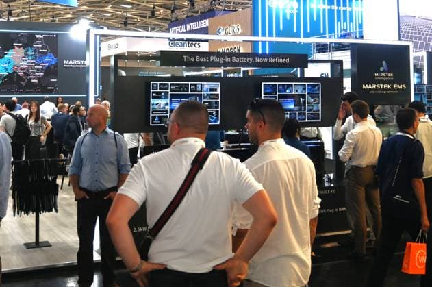 Die Intersolar Europe findet bis Donnerstag, den 25. Juni 2026 auf der Messe München statt. Sie ist die weltweit führende Fachmesse für die Solarwirtschaft und der grösste Teil von The smarter E Europe, Europas grösster Messeallianz für die Energiewirtschaft. Foto: Messestand Marstek. MARSTEK ist ein im Jahr 2020 gegründeter Hersteller von Energiespeicherlösungen *** Intersolar Europe will take place at the Munich Trade Fair Center through Thursday, June 25, 2026. It is the world’s leading trade fair for the solar industry and the largest component of The smarter E Europe, Europe’s largest trade fair alliance for the energy industry. Photo: MARSTEK booth. MARSTEK is a manufacturer of energy storage solutions founded in 2020.