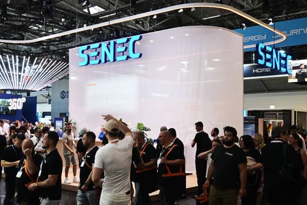 Die Intersolar Europe findet bis Donnerstag, den 25. Juni 2026 auf der Messe München statt. Sie ist die weltweit führende Fachmesse für die Solarwirtschaft und der grösste Teil von The smarter E Europe, Europas grösster Messeallianz für die Energiewirtschaft. Foto: Messestand Senec. SENEC ist ein deutscher Hersteller von intelligenten Stromspeichersystemen und Solarlösungen mit Sitz in Leipzig. Das Unternehmen wurde 2009 gegründet und ist seit 2018 eine vollständige Tochtergesellschaft der EnBW - Energie Baden-Württemberg AG *** Intersolar Europe will take place at the Munich Trade Fair Center through Thursday, June 25, 2026. It is the world’s leading trade fair for the solar industry and the largest component of The smarter E Eu