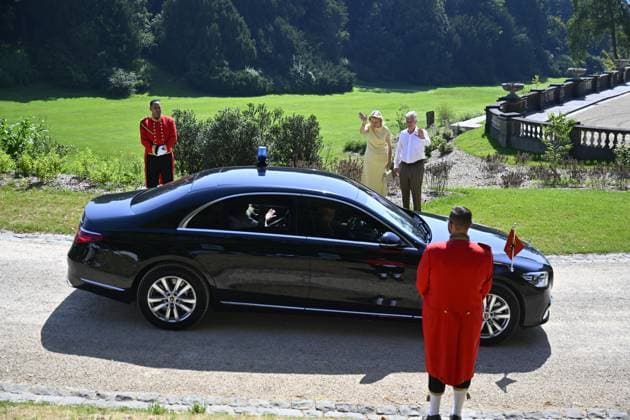 King Philippe - Filip of Belgium, Queen Mathilde of Belgium receive Japanese Emperor Naruhito and Japanese Empress Masako for a visit to the Royal Greenhouses and the Japanese Tower in Laken - Laeken, Brussels, during an official state visit of the Japanese Emperor and Empress to Belgium, on Thursday 25 June 2026. The Emperor and Empress of Japan visit Belgium from June 20-25.  ERICxLALMAND 179206768