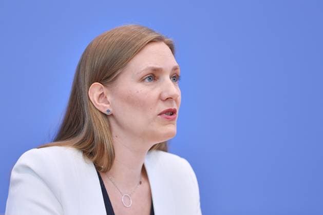 Berlin, Deutschland, 25.06.2026: Bundespressekonferenz: Vorstellung des Gutachtens zu einer möglichen Verfassungswidrigkeit der AfD: Dana-Sophia Valentiner, Vorstandsmitglied der Gesellschaft für Freiheitsrechte e.V. (GFF) *** Berlin, Germany, June 25, 2026 Federal Press Conference: Presentation of the expert opinion on the possible unconstitutionality of the AfD Dana Sophia Valentiner, Board Member of the Society for Civil Liberties (GFF) e.V. Copyright: xdtsxNachrichtenagenturx dts_124964