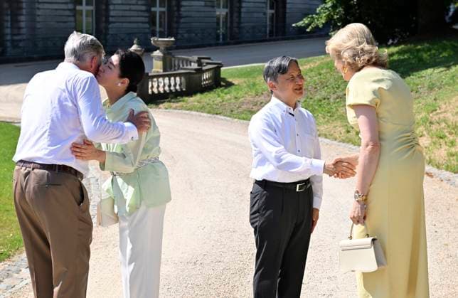 State Visit of the Emperor and the Empress of Japan to Belgium BRUSSELS, BELGIUM - JUNE 25 : King Philippe - Filip of Belgium and Queen Mathilde of Belgium bid farewell near the Serres du Congo to Emperor Naruhito and Empress Masako of Japan during their state visit to Belgium on June 25, 2026 in Brussels, Belgium Brussels Belgium  Copyright: xBertxVanxDenxBrouckex
