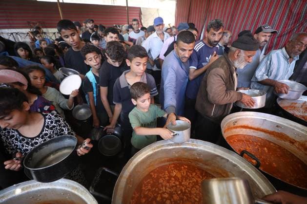Hot meals distributed to displaced Palestinians in Gaza??????? GAZA, PALESTINE - JUNE 25: Food shortages continue due to Israel’s blockade and restrictions on aid entry, as a charity distributes meals to Palestinians living in the Nuseirat refugee camp in Gaza City, Gaza, Palestine, on June 25, 2026. Hassan Jedi Anadolu Gaza Gaza. Editorial use only. Please get in touch for any other usage.  Copyright: x2026xAnadoluxHassanxJedix