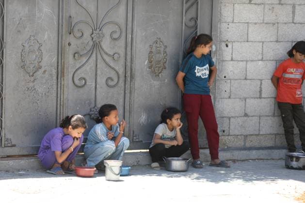 Hot meals distributed to displaced Palestinians in Gaza??????? GAZA, PALESTINE - JUNE 25: Food shortages continue due to Israel’s blockade and restrictions on aid entry, as a charity distributes meals to Palestinians living in the Nuseirat refugee camp in Gaza City, Gaza, Palestine, on June 25, 2026. Hassan Jedi Anadolu Gaza Gaza. Editorial use only. Please get in touch for any other usage.  Copyright: x2026xAnadoluxHassanxJedix