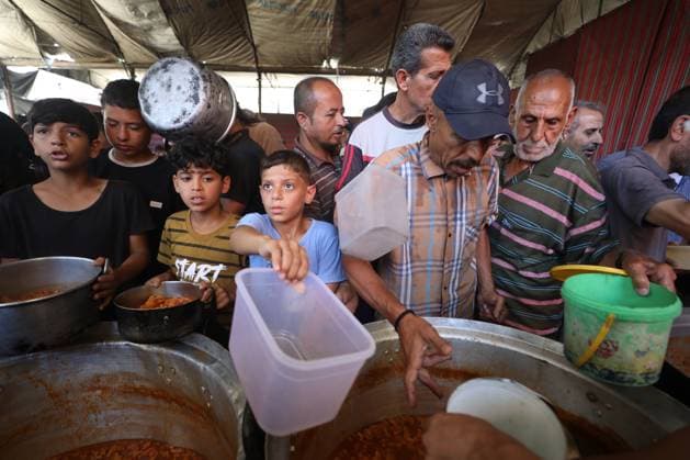 Hot meals distributed to displaced Palestinians in Gaza??????? GAZA, PALESTINE - JUNE 25: Food shortages continue due to Israel’s blockade and restrictions on aid entry, as a charity distributes meals to Palestinians living in the Nuseirat refugee camp in Gaza City, Gaza, Palestine, on June 25, 2026. Hassan Jedi Anadolu Gaza Gaza. Editorial use only. Please get in touch for any other usage.  Copyright: x2026xAnadoluxHassanxJedix