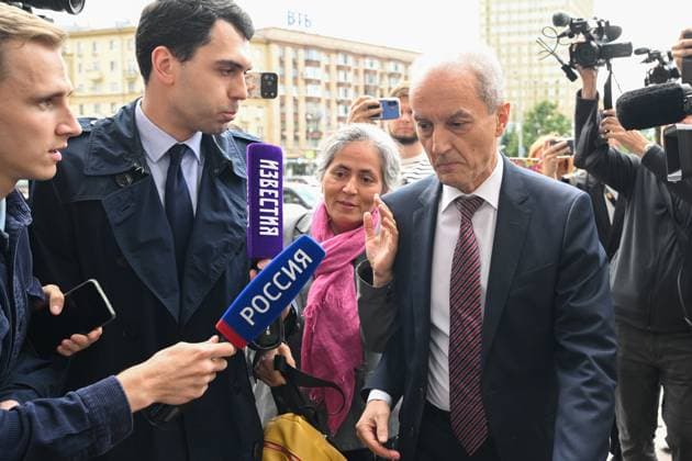 9195116 25.06.2026 Romanian Ambassador to Russia Cristian Istrate, right, arrives at the Russian Foreign Ministry headquarters, in Moscow, Russia. Russia s Foreign Ministry said on June 25 that it had summoned the ambassador to protest against Bucharest s decision to close down Russia s consulate in Constanta. Romania said it would close the consulate after complaining that a Russian drone had fallen onto the roof of an apartment block. Kirill Zykov Sputnik Moscow Russia  Copyright: xKirillxZykovx