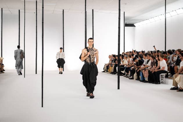 PFW - Issey Miyake - Runway A model presents a creation by IM Issey Miyake Men Miyake Design Studio team as part of their Menswear Spring-Summer 2027 collection show for fashion house Issey Miyake during Men s Fashion Week in Paris, France, June 25, 2026. Photo by Alexis Jumeau ABACAPRESS.COM Paris France  Copyright: xJumeauxAlexis ABACAx