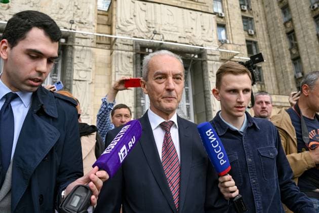Russia Romania Ambassador 9195167 25.06.2026 Romanian Ambassador to Russia Cristian Istrate, centre, leaves the Russian Foreign Ministry headquarters, in Moscow, Russia. Russia s Foreign Ministry said on June 25 that it had summoned the ambassador to protest against Bucharest s decision to close down Russia s consulate in Constanta. Romania said it would close the consulate after complaining that a Russian drone had fallen onto the roof of an apartment block. Kirill Zykov Sputnik Moscow Russia  Copyright: xKirillxZykovx