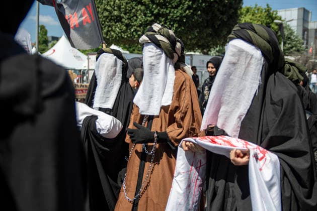 June 25, 2026, Istanbul, Istanbul, Turkey: Shi ite Muslims gather for Ashura commemorations at and around Zeynebiye Mosque in the Halkali neighborhood of Istanbul, Turkey. Thousands of members of the Ja fari community participated in mourning ceremonies marking the martyrdom of Imam Hussein and his companions at the Battle of Karbala. The event included prayers, elegies, religious rituals, and processions commemorating one of the most significant observances in the Islamic calendar. Istanbul Turkey - ZUMAt171 20260625_zip_t171_032 Copyright: xAbdullahxTepelix
