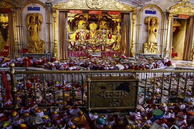 Bhim Agiyaras 2026 in Gujarat s Ahmedabad Ahmedabad, Jun 25 (ANI): A view of the pots filled with water and fruits offered to Lord Jagannath by the devotees at the Jagannath Temple on Bhim Agiyaras (also called Nirjala Ekadashi or Bhimseni Ekadashi), in Ahmedabad on Thursday. Ahmedabad Gujarat India Copyright: xANIx ANI_20260625060