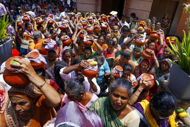 Bhim Agiyaras 2026 in Gujarat s Ahmedabad Ahmedabad, Jun 25 (ANI): Devotees carry pots filled with water and fruits as they throng to offer prayers at the Jagannath Temple on Bhim Agiyaras (also called Nirjala Ekadashi or Bhimseni Ekadashi), in Ahmedabad on Thursday. Ahmedabad, Gujarat India Copyright: xANIx ANI_20260625061