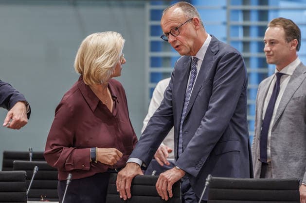 Auftaktbilder zu Beginn der Beratung mit den Regierungschefinnen und Regierungschefs der Länder im Bundeskanzleramt in Berlin am 25.06.2026. Anke Rehlinger (SPD) und Bundeskanzler Friedrich Merz (CDU). Berlin Berlin Deutschland Kanzleramt *** Opening shots at the start of the meeting with the heads of state and government of the federal states at the Federal Chancellery in Berlin on June 25, 2026. Anke Rehlinger (SPD) and Federal Chancellor Friedrich Merz (CDU). Berlin, Germany. Federal Chancellery