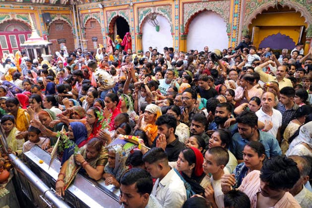 Bhim Agiyaras 2026 in UP s Mathura Mathura, Jun 25 (ANI): Devotees throng to offer prayers at the Dwarkadhish Temple on Bhim Agiyaras (also called Nirjala Ekadashi or Bhimseni Ekadashi), in Mathura on Thursday. Mathura Uttar Pradesh India Copyright: xANIx ANI_20260625062