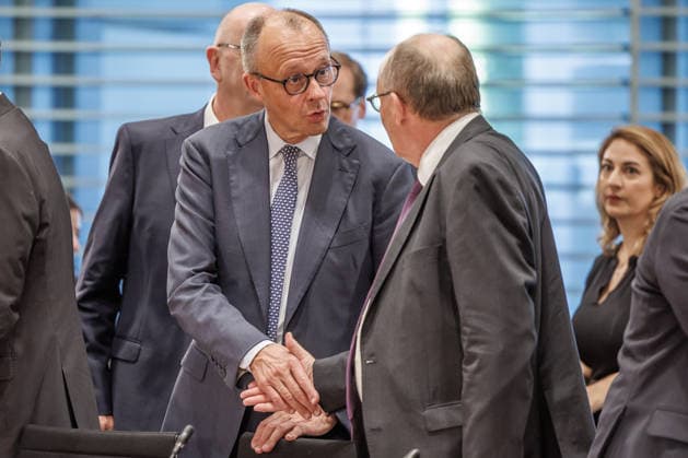 Auftaktbilder zu Beginn der Beratung mit den Regierungschefinnen und Regierungschefs der Länder im Bundeskanzleramt in Berlin am 25.06.2026. Bundeskanzler Friedrich Merz (CDU). Berlin Berlin Deutschland Kanzleramt *** Opening shots at the start of the meeting with the heads of state and government of the federal states at the Federal Chancellery in Berlin on June 25, 2026. Federal Chancellor Friedrich Merz, CDU, Berlin, Berlin, Germany, Federal Chancellery