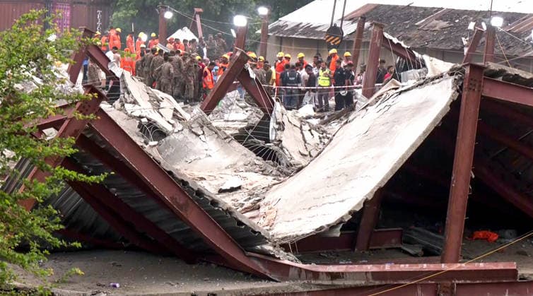 RECORD DATE NOT STATED Search and rescue operations are underway after a three-storey under-construction warehouse collapsed Kolkata, Jun 25 (ANI): Search and rescue operations are underway after a three-storey under-construction warehouse collapsed at Taratala, in Kolkata on Thursday. (ANI Video Grab) Kolkata West Bengal India Copyright: xANIx ANI_20260625108