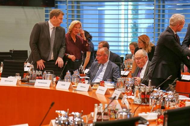 Berlin, Deutschland, 25.06.2026: Bundeskanzleramt: Ministerpräsidentenkonferenz: L-R unter anderem: Bundesminister der Finanzen Lars Klingbeil (SPD), Anke Rehlinger (SPD), Ministerpräsidentin des Saarlandes und Bundeskanzler Friedrich Merz (CDU) *** Berlin, Germany, June 25, 2026, Federal Chancellery, Conference of Minister Presidents, L R: Among others, Federal Minister of Finance Lars Klingbeil (SPD), Anke Rehlinger (SPD), Minister President of Saarland, and Federal Chancellor Friedrich Merz (CDU) Copyright: xdtsxNachrichtenagenturx dts_125078