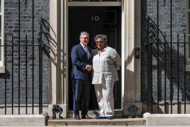 . 25 06 2026. London, United Kingdom. Keir Starmer Welcomes Mia Mottley to No.10.. UK Prime Minister Keir Starmer welcomes the Prime Minister of Barbados, Mia Mottley, to Downing Street.  xMartynxWheatleyx xi-Imagesx IIM-26858-0016