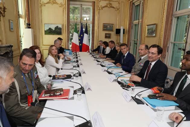 Franco-Italian Summit in Antibes PHOTOPQR NICE MATIN Patrice Lapoirie Antibes June 25, 2026 Antibes Emmanuel Macron welcomes Giorgia Meloni for a Franco-Italian summit Antibes June 25, 2026 Franco-Italian summit Emmanuel Macron welcomes Giorgia Meloni for a Franco-Italian summit in Antibes, France  Copyright: xPHOTOPQR NICExMATIN MAXPPPxPatricexLapoiriex 20260625NIM1392 20260625NIM1392