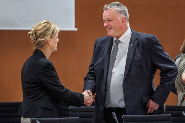 Auftaktbilder zu Beginn der Beratung mit den Regierungschefinnen und Regierungschefs der Laender im Bundeskanzleramt in Berlin am 25.06.2026. Gordon Schnieder Ministerpräsident des Landes Rheinland-Pfalz. Berlin Berlin Deutschland Kanzleramt *** Opening photos from the start of the meeting with the heads of government of the federal states at the Federal Chancellery in Berlin on June 25, 2026. Gordon Schnieder, Minister-President of Rhineland-Palatinate. Berlin, Berlin, Germany. Federal Chancellery