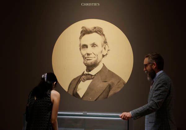 A pocket knife belonging to Abraham Lincoln is on display at a press review for the free American History Exhibition at Christie s on Thursday, June 25, 2026 in New York City. Christie s New York at 20 Rockefeller Plaza is offering a free, public exhibition of extremely rare items from American history from June 25 until June 30, right before the nation s 250 birthday.  NYP20260625104 JOHNxANGELILLO