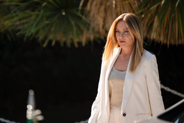 Emmanuel Macron welcomes Giorgia Meloni to Villa Eilenroc for an in-depth discussion during the 36th Franco-Italian Summit in Antibes, France, on June 25, 2026. Laurent Coust, Pool Bestimage, Antibes, France  Copyright: xLaurentxCoust Pool BestimagexLaurentxCoust Pool Bestimagex