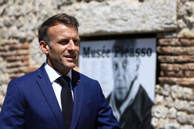 36th Franco-Italian Summit - Antibes French President Emmanuel Macron arrives at the Picasso Museum to welcome Italian Prime Minister Giorgia Meloni and tour the museum as part of a Franco-Italian summit in Antibes, south of France, June 25, 2026. Photo by Manon Cruz Pool ABACAPRESS.COM Antibes France  Copyright: xCruzxManon Pool ABACAx